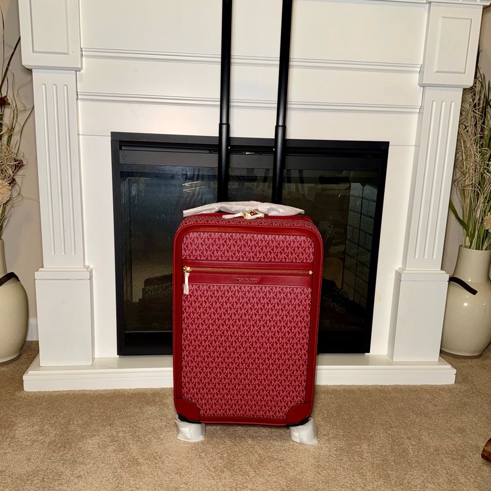 Michael Kors Cherry travel set - Picture 8 of 14